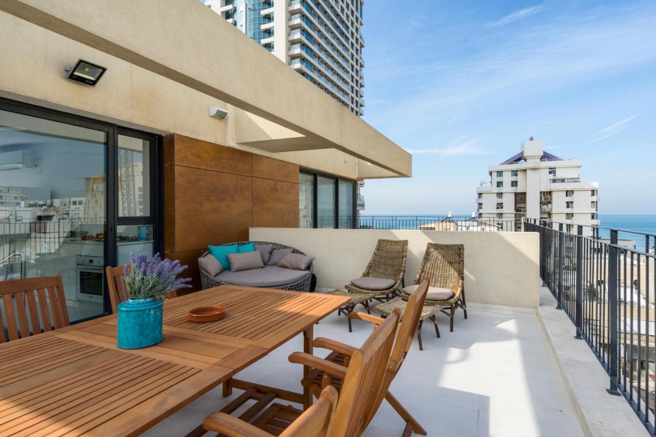 The Promenade Art Apartment *