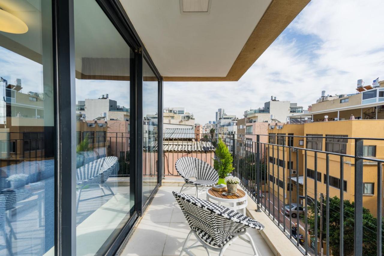 The Promenade Art Apartment *