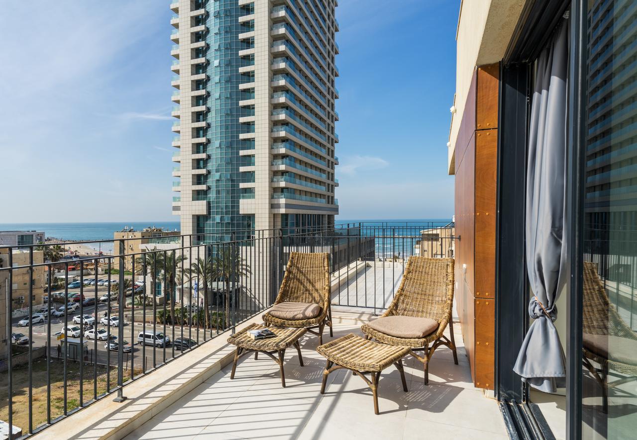 The Promenade Art Apartment *