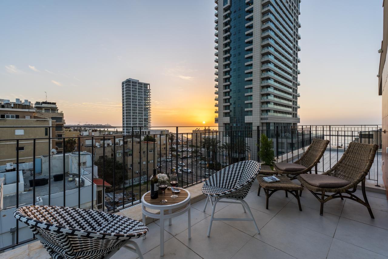 The Promenade Art Apartment *